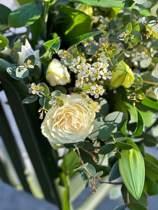 Cream Roses & Lilies, Close up